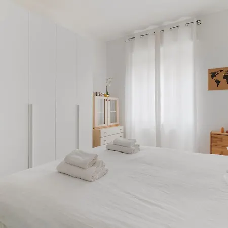 Guesthost - Comfy M2 Udine Milánó