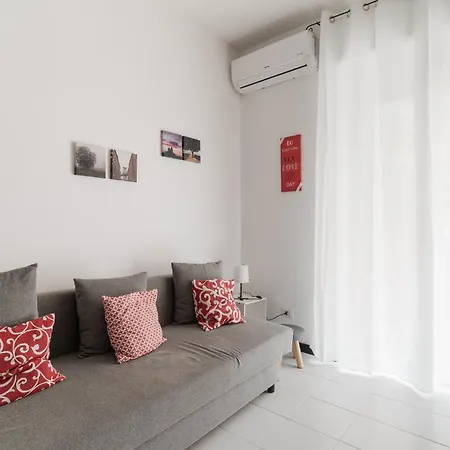Guesthost - Comfy M2 Udine Apartment *
